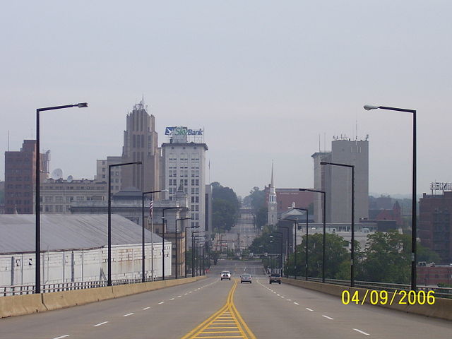 640px-DowntownYoungstownLookingNorth
